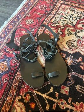 ATP Atelier Black Lace-Up Gladiator Flat Sandals with Toe Loop